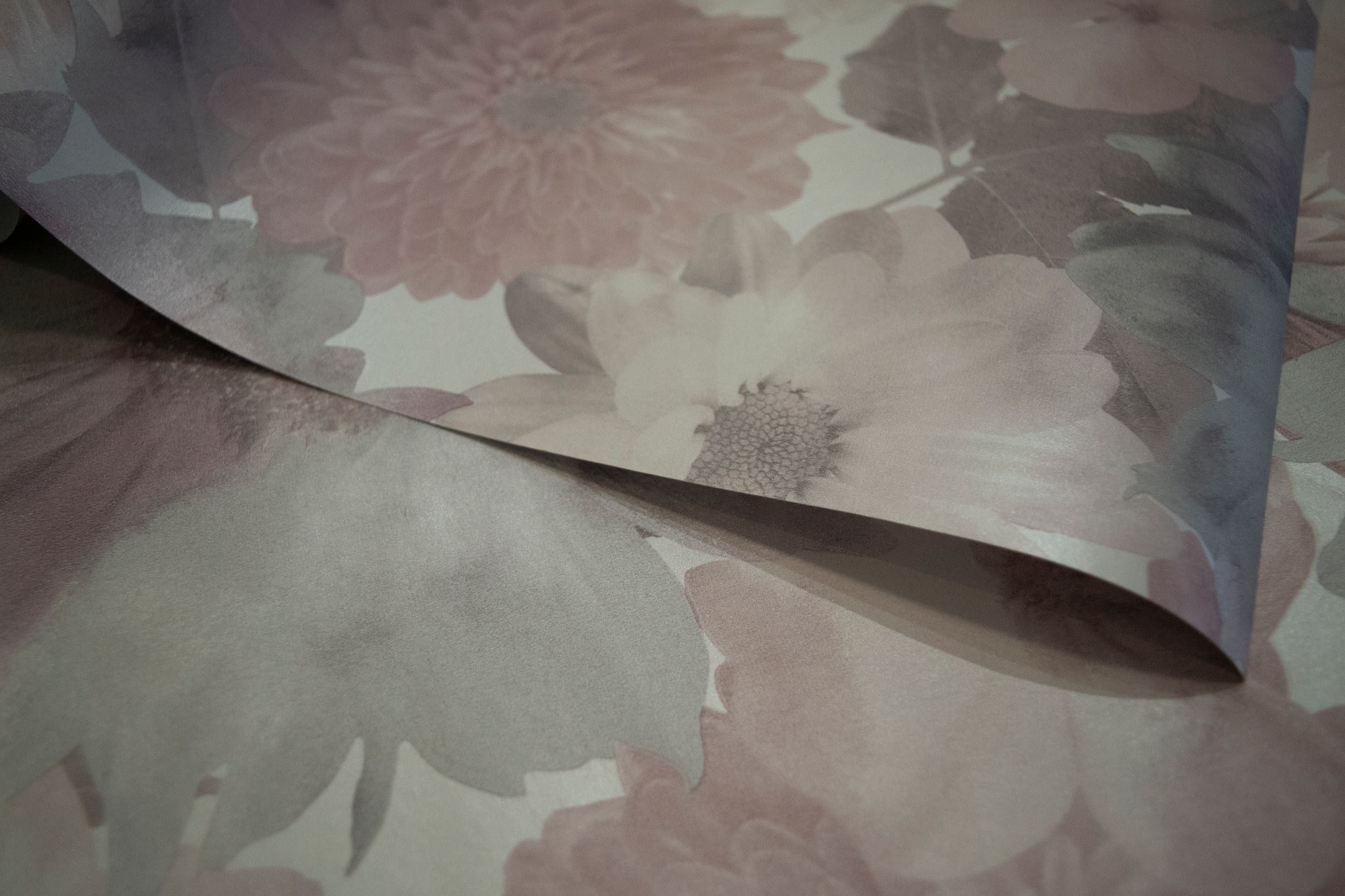 Papel de Colgadura Collage de Flores Metalizado Mate Rollo de 5,2m²